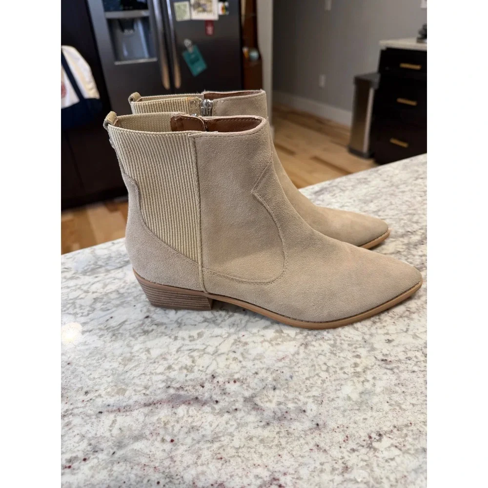Donald Pliner Suede Pointed‎ Toe Chelsea Bootie Block Heel Beige Women's Size 10